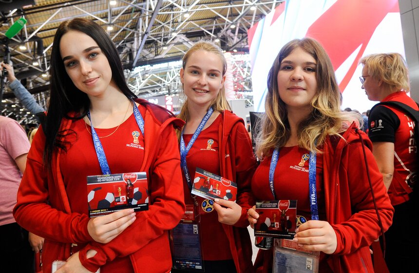 В столице уже начали работать волонтеры, всего их будет не менее 8,7 тысячи, добровольцы прошли специальное обучение к мундиалю