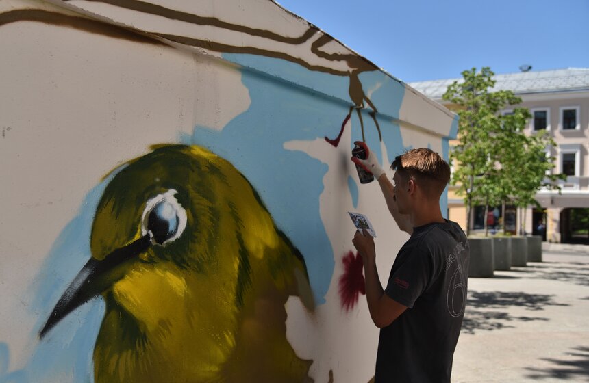 Темой граффити 2018 года стали "Птицы России и особо охраняемые территории России, на которых они обитают"