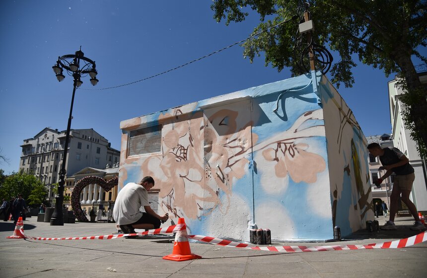 Граффити-оформление позволяет сделать подстанции красивыми и оригинальными