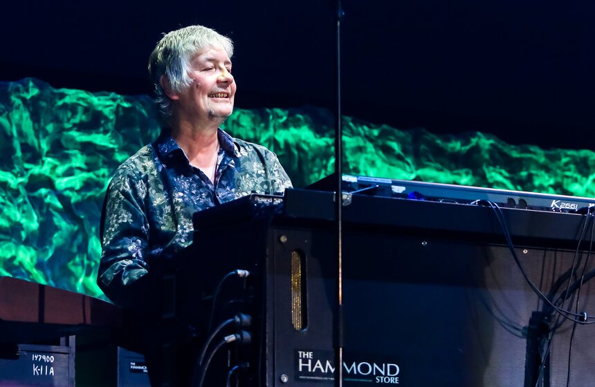 По всему миру продано свыше 100 миллионов копий альбомов группы