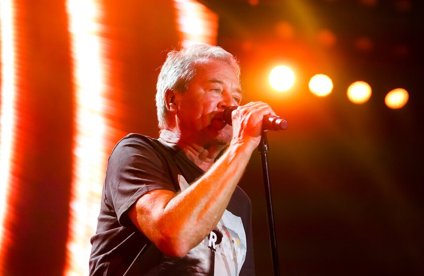 На концерте музыканты, в основном, исполняли свои главные хиты