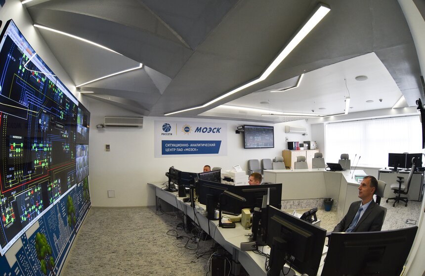 Специально для мундиаля была реконструирована электроподстанция "Пресня" – от нее запитали главную футбольную арену страны стадион "Лужники".