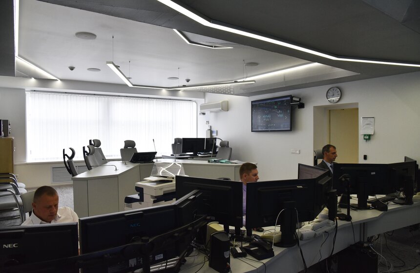 Техническое оснащение центра позволяет оперативно реагировать на любые чрезвычайные ситуации, а также прогнозировать их возможное развитие. Здесь налажено информационное взаимодействие с надзорными ведомствами и группами реагирования. Кроме того, именно сюда стекаются все сведения о состоянии сетевых объектов.