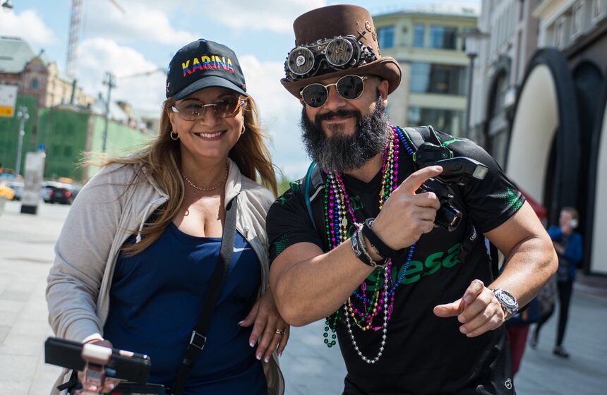 А всего на время чемпионата мира в Москву приедут до 1,5 миллиона зарубежных болельщиков. Добро пожаловать в футбольную столицу!