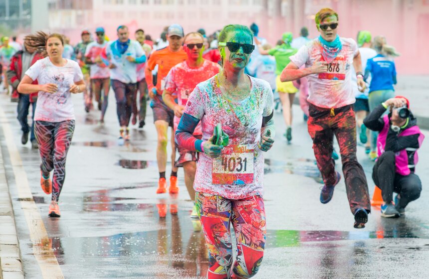 Краска совершенно безопасна: это обычный крахмал с красителем, который в том числе можно есть