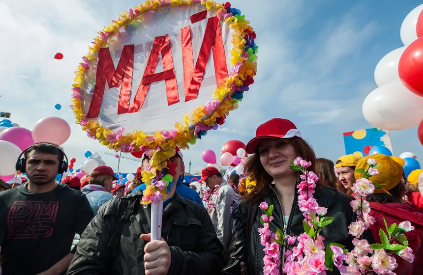 Шествие профсоюзов традиционно состоялось на Красной площади, в нем участвовали представители различных отраслей: образования, торговли, культуры, оборонного и строительного комплекса.