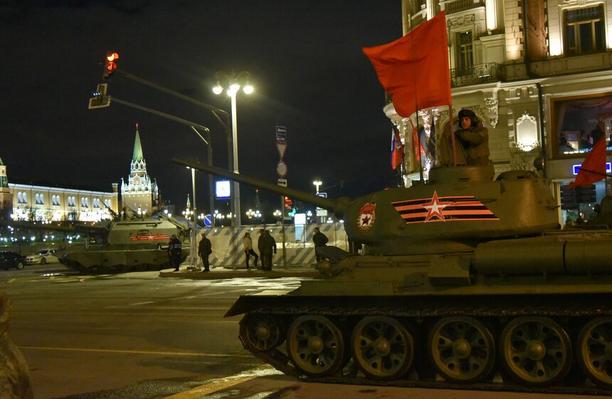 Воздушная техника в репетиции парада участия не принимала