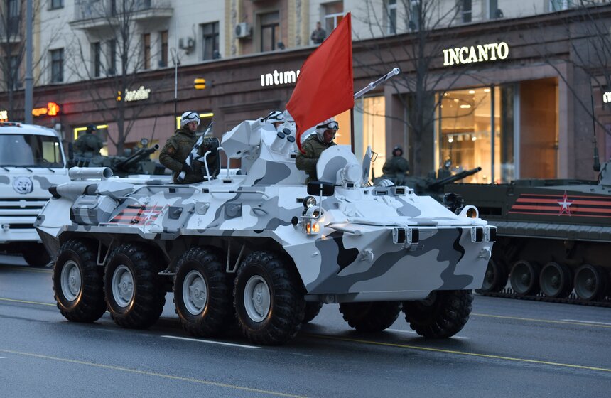 Кроме репетиции 26 апреля, москвичи смогут увидеть военную технику до праздника, а именно – 3 и 6 мая