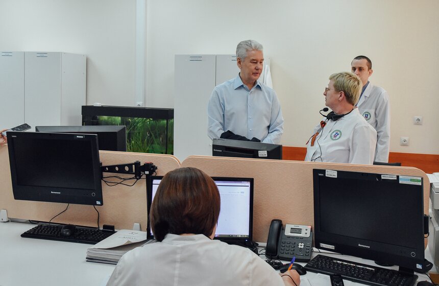 Вместе с руководителями медицинских, социальных и благотворительных организаций города мэр обсудил развитие столичной системы патронажной помощи.