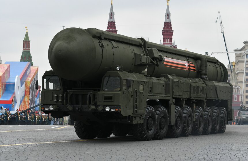 Вход на площадь в этот день разрешили 300 зрителям. Билеты на генеральную репетицию получили участники проекта "Активный гражданин". Шанс побывать на прогоне получили те, кто набрал более 3,5 тысячи баллов.