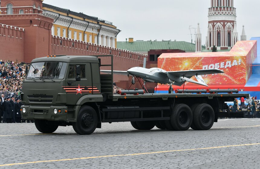 Всего по площади проехало более 150 единиц современного вооружения и военной техники.