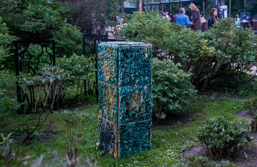 Кроме того, в "Аптекарском огороде" создадут грандиозную полиинсталляцию из нетоксичных отходов, собранных в столице и Подмосковье