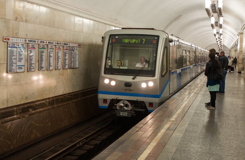 Московский метрополитен впервые открыл двери станций для пассажиров 15 мая 1935 года.