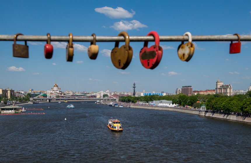 Всего в новом сезоне по Москве-реке будут курсировать около ста теплоходов.