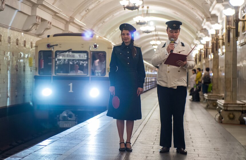 Московский метрополитен в честь своего 83-летия провел Парад поездов на Кольцевой линии.