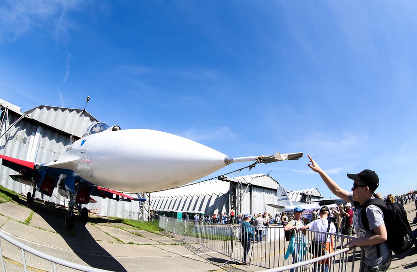 Уникальное авиашоу продолжалось более двух часов