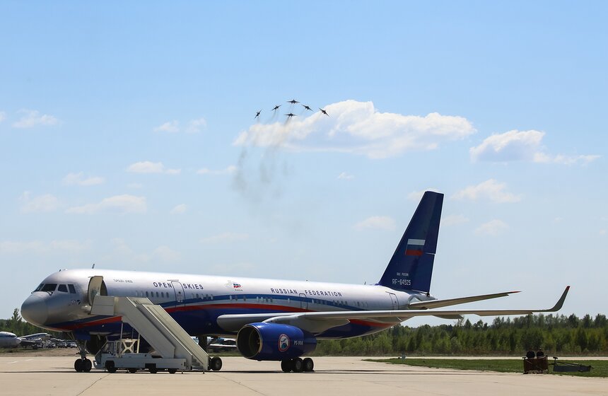 Зрители могли наблюдать за шоу не с трибун, а с рулежных дорожек