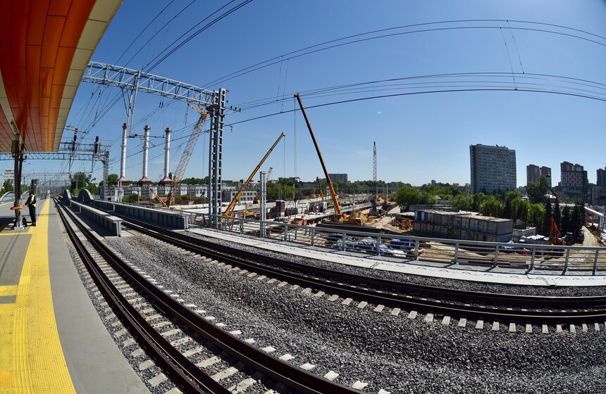 Строительство станции "Нижегородская" ведется по технологии "top-down", когда подземная часть возводится "сверху-вниз" от уровня земной поверхности с возможностью параллельного строительства сооружений вверх
