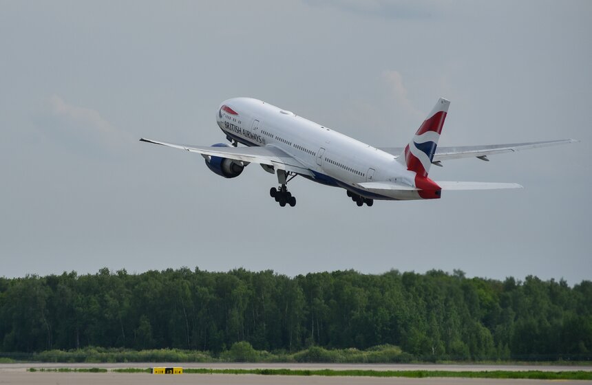 Домодедово и компания Airbus пригласили всех любителей авиации сразиться на поле аэропорта за коллекционную модель А350 в карбоновой ливрее