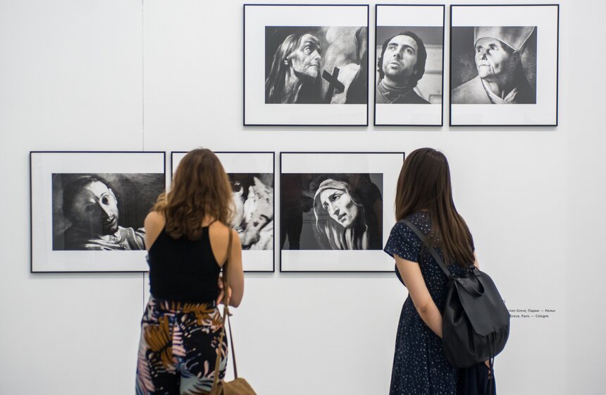 В серии "Attesa" мастер рассуждает об относительности категорий времени и пространства