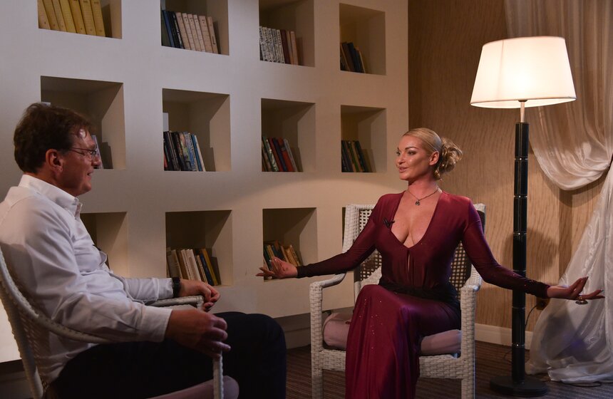 Почему она любит все белое