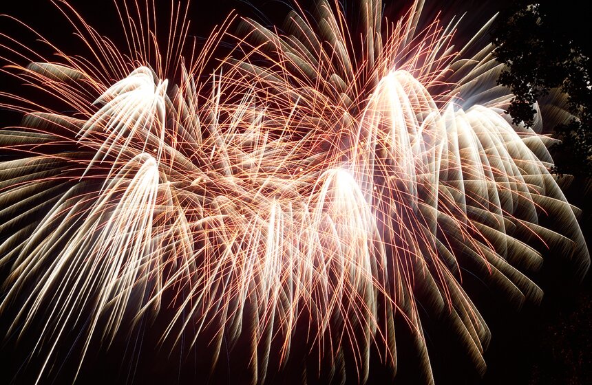 В музее-усадьбе "Кузьминки" устроили пиротехническое шоу 17 фото