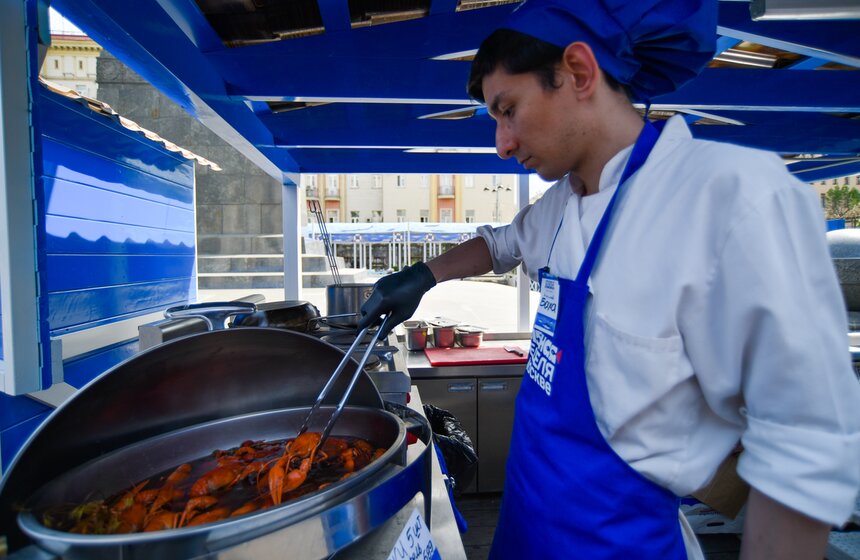 Рыбу и морепродукты специально для фестиваля доставили из десяти регионов России, которые традиционно славятся богатыми уловами