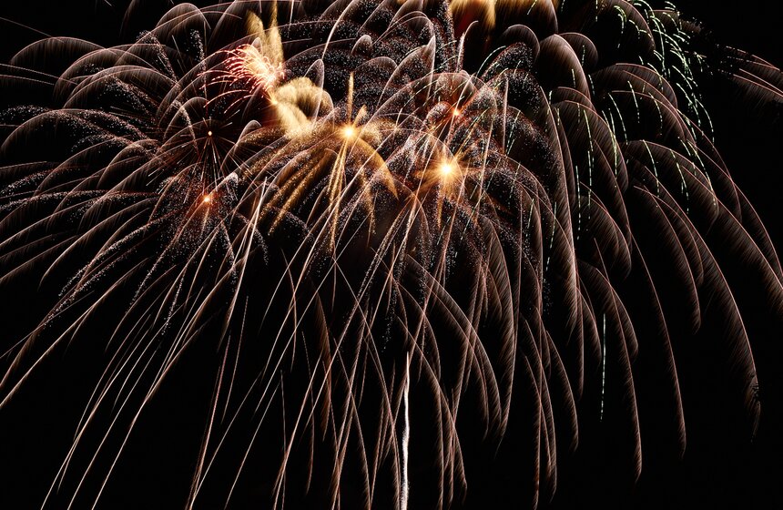 В музее-усадьбе "Кузьминки" устроили пиротехническое шоу 21 фото