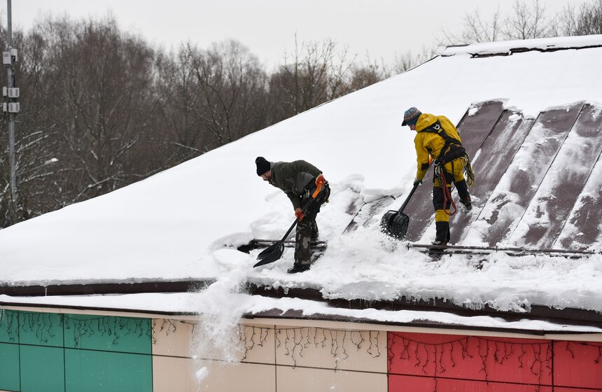 Промышленные альпинисты за работой.