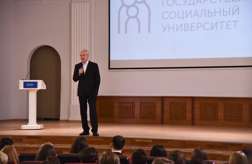 Собянин призвал молодежь использовать все возможности, которые предоставит жизнь, даже если кажется, что это большой риск, требует смены места жительства или серьезных усилий