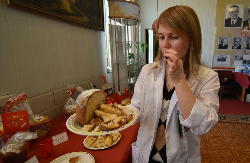 Часть образцов, которые не попали в число финалистов, имели отдельные недостатки: заминающийся мякиш, повышенная горьковатость, неестественный запах ароматизаторов, а также неправильная или трудночитаемая этикетка.