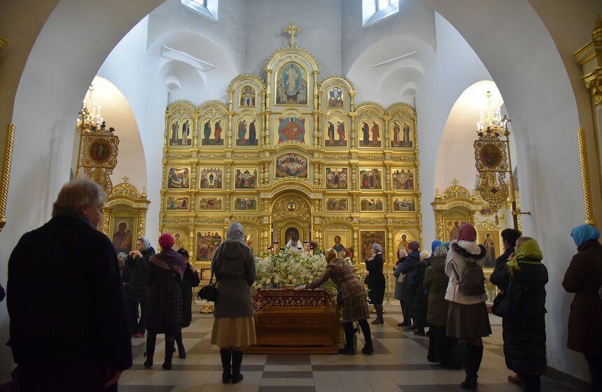 Храм Тихвинской иконы Божией Матери в Сущеве построили в 1694-1696 годах. Его закрыли в 1935-м и вернули церкви лишь в 1992 году. Храм восстановили на средства благотворителей и прихожан. Здание расположилось в центре Москвы неподалеку от метро "Менделеевская" и является объектом культурного наследия.