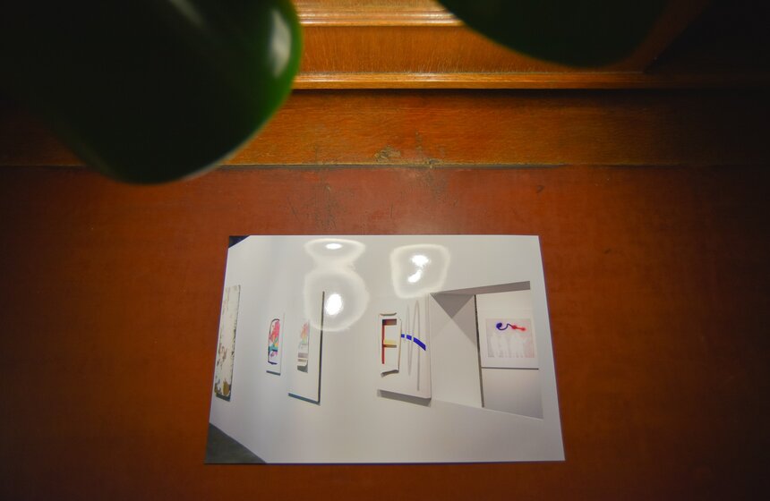 Выставка Владимира Логутова "Следующий уровень" представлена в читальном зале РГБ в виде фотореконструкции. Работа самарского художника исследует галерейное пространство "белого куба" – идеальной среды для восприятия искусства.