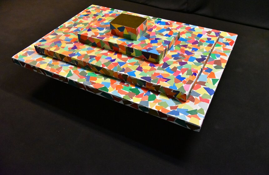 Верхние этажи выставки в РГБ занимает обширная ретроспектива Валерия Айзенберга, за которую он номинирован в категории "Художник года". Выставка Migrtio, прошедшая в ММСИ, – размышление убежденного космополита о мультикультурализме и странах, где он долгое время жил: России, Украине, США, Германии, Израиле.