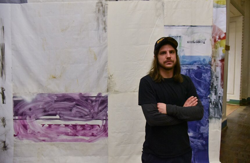 Номинант премии в категории "Новая генерация" – Егор Федоричев. Внимание арт-критиков привлекли его выставки Untitled и "Складка на занавесе". Для создания своих работ Федоричев использует рекламные баннеры и другие готовые объекты, которые он сшивает с холстами. "Искусство – это такой же обман, как и реклама", – считает художник.