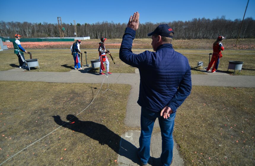 Чтобы все спортсмены были в равных условиях, во время соревнований они перемещаются по номерам. Всего номеров пять: их прохождение равняется одной серии.