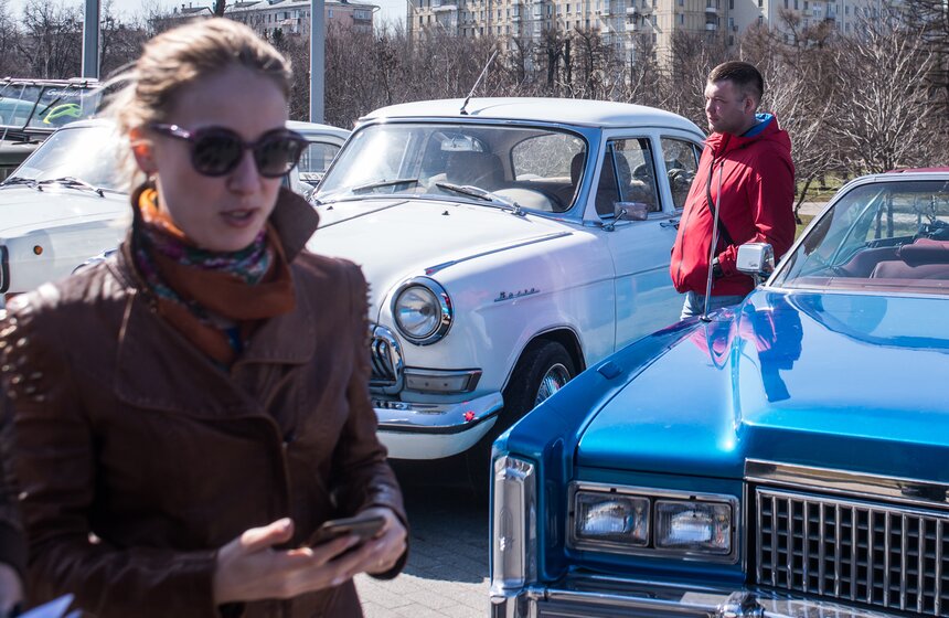 В рамках автомарафона рядом с Музеем космонавтики прошла выставка ретро-автомобилей