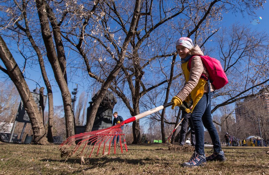 В распоряжении всех желающих было около 50 гранитных памятников, в том числе скульптуры Ленина и Маркса.