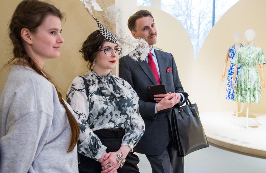 Весна — это возможность перейти к более радостным цветочным мотивам в одежде