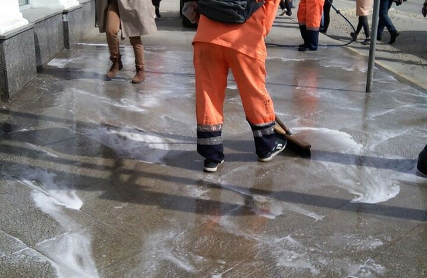 Как центральные улицы Москвы очищали после зимы 3 фото