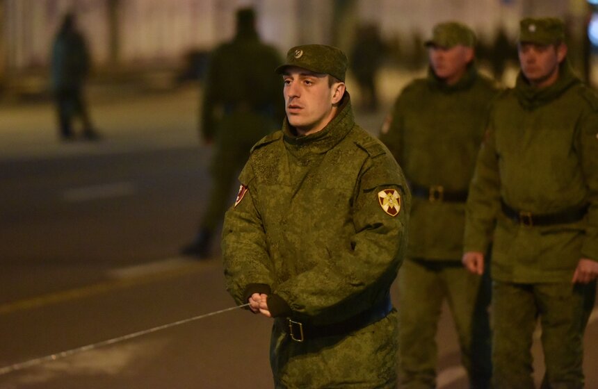 По Красной площади проедут автомобили "Тигр" и бронеавтомобили "Тайфун", бронетранспортеры БТР-82А