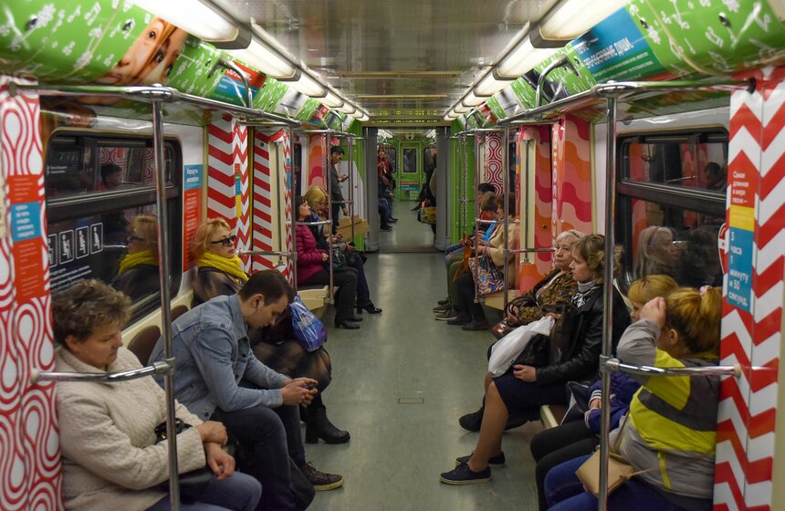 В оформлении поезда использованы скороговорки и распевки, знакомые каждому пассажиру