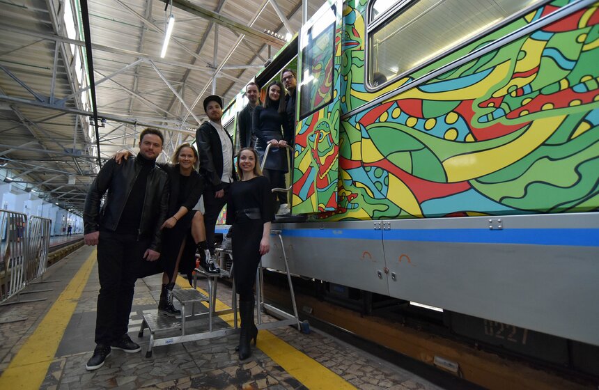 В качестве сцен для выступлений вновь будут использованы крыши и балконы домов, а также лестницы городских скверов