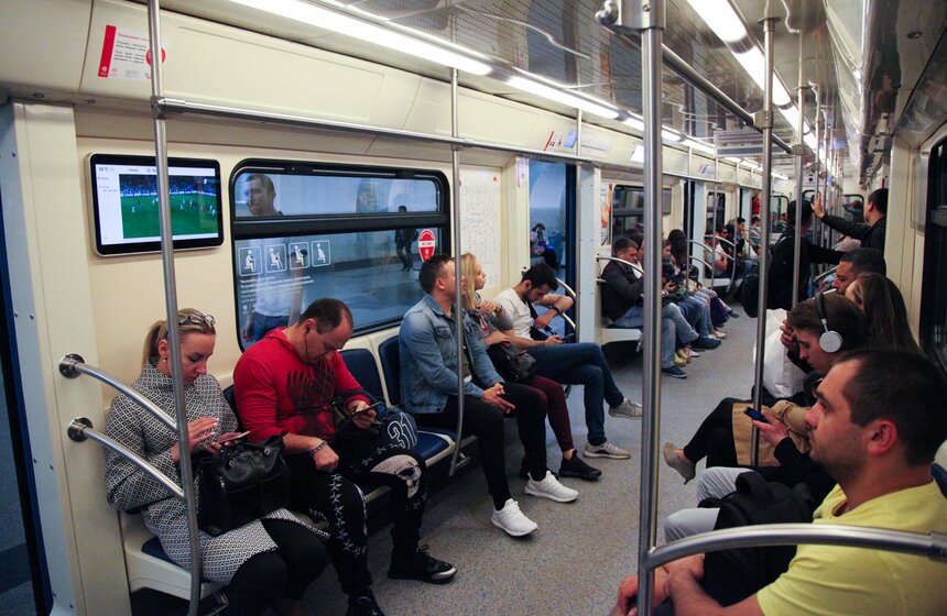 Сотни тысяч людей, которые в момент матча будут ехать в метро, смогут мысленно оказаться на стадионе и стать частью происходящего