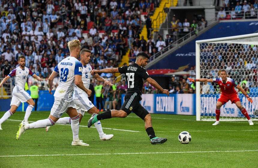 Тем не менее на 19-й минуте гол от аргентинцев забил Серхио Агуэро.