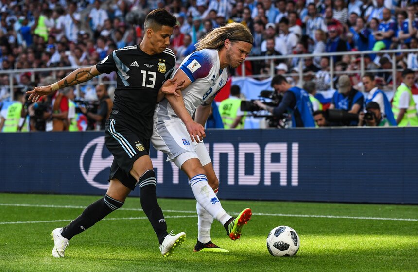 Сборная Исландии достойно оборонялась против аргентинцев.