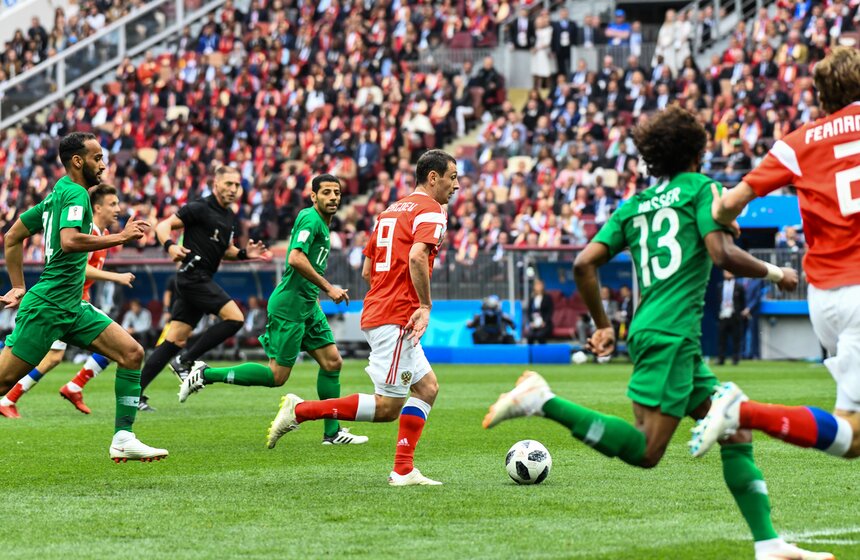 Команды России и Саудовской Аравии встретились на московском стадионе "Лужники"