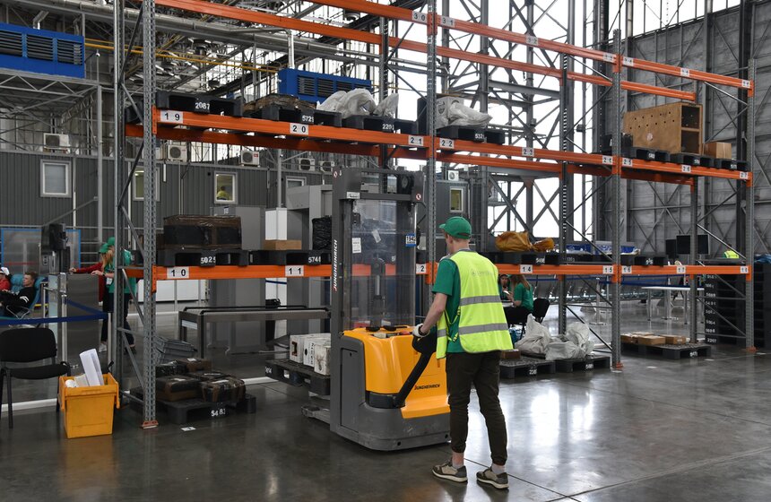 Студенты отрабатывали навыки наземного обслуживания на воздушных судах