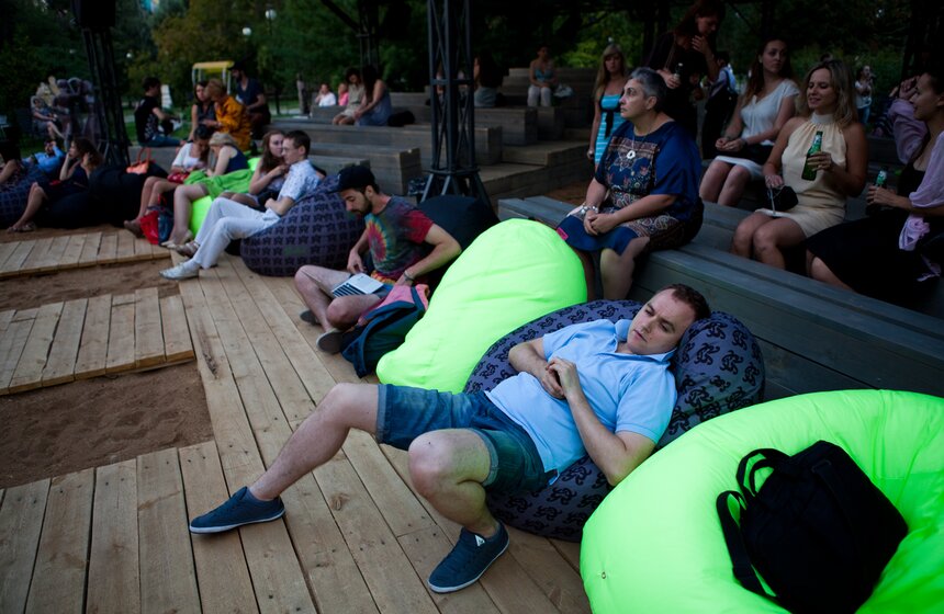 Летний кинотеатр в парке "Музеон" 7 фото