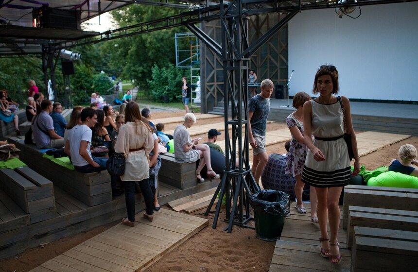 Летний кинотеатр в парке "Музеон" 9 фото